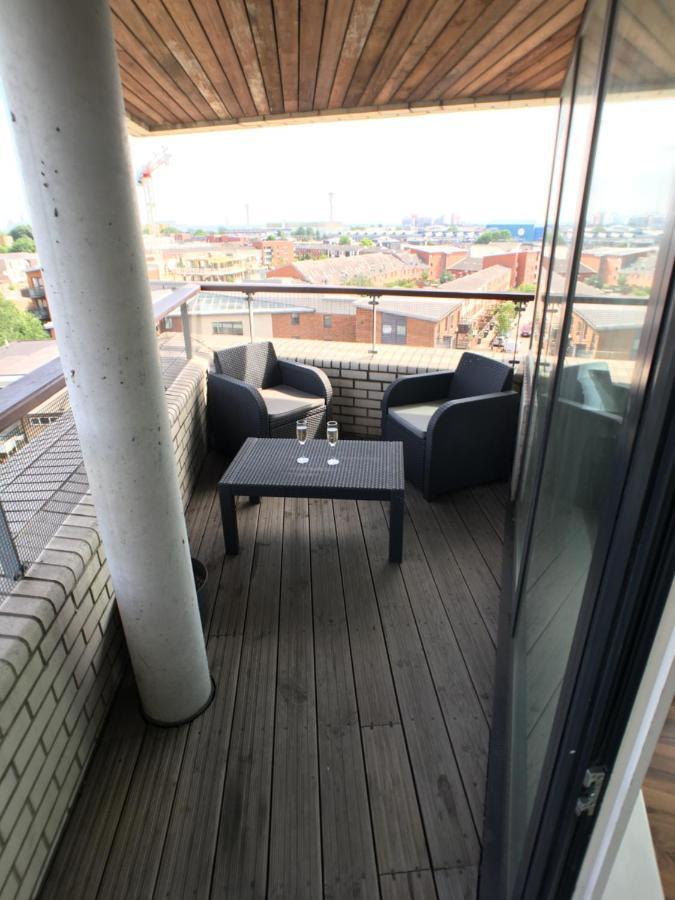 Luxury 2 Bed Penthouse Apartment Near Station London Exterior photo